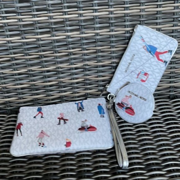 Michael Kors Jet Set Girls Wristlet Trio - Picture 10 of 16